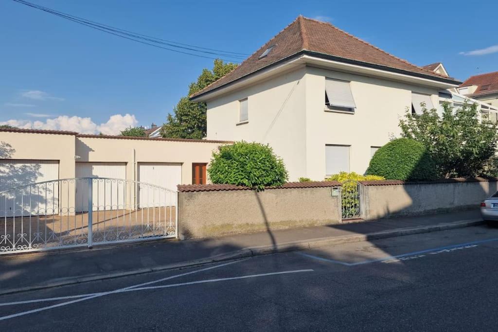 Charmant Appart. Dans Une Villa Saint-Louis  Extérieur photo